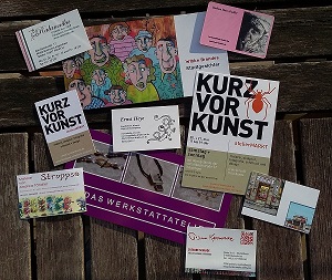 Unterschiedliche Visitenkarten und Flyer